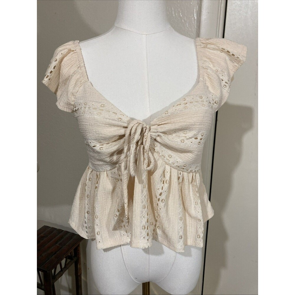 Urban Romantics Beige Cream Scoop Neck Short Sleeve Keyhole Blouse Top Sz Medium